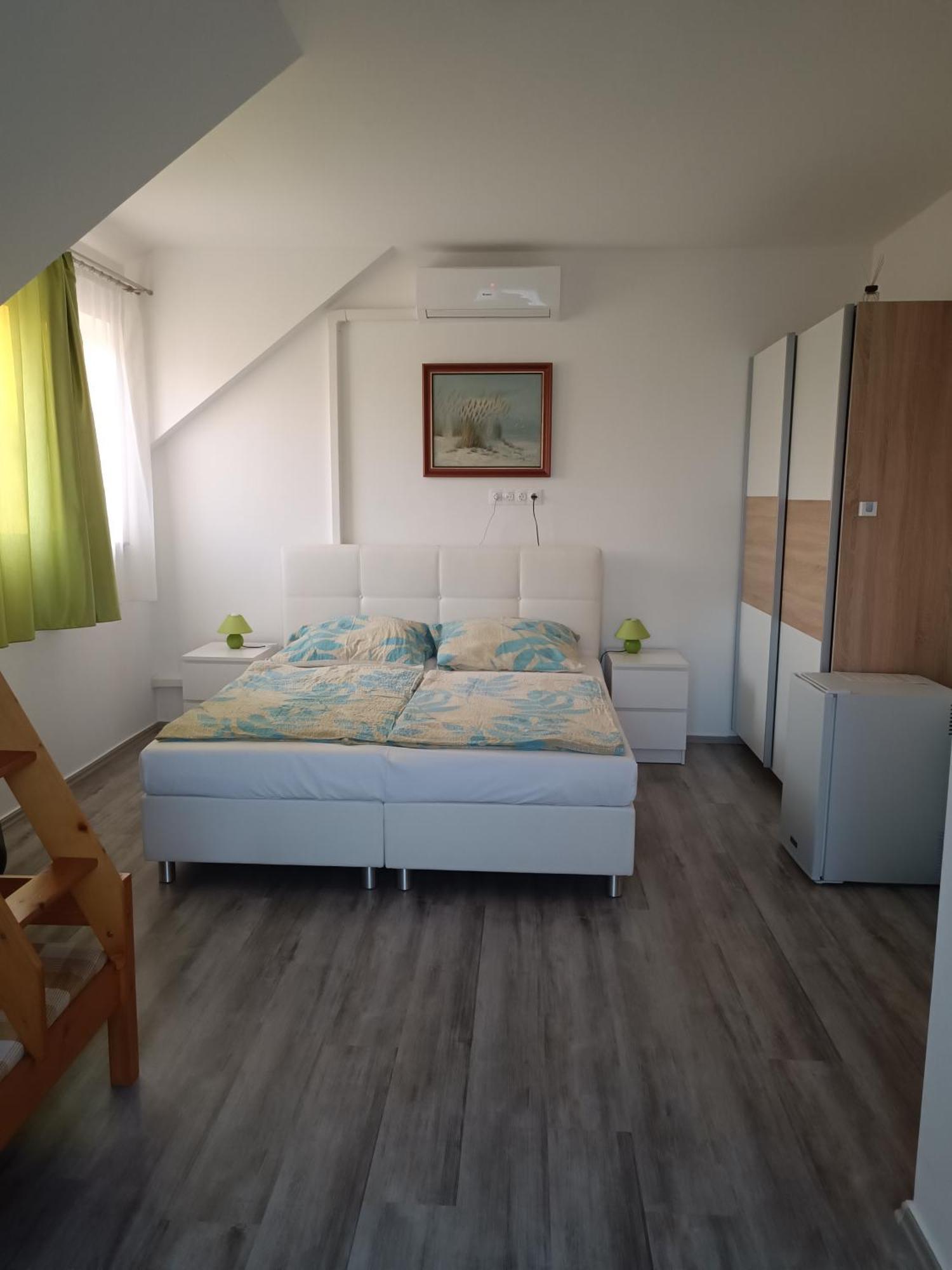 Katalin Vendeghaz Hotell Gyenesdiás Exteriör bild